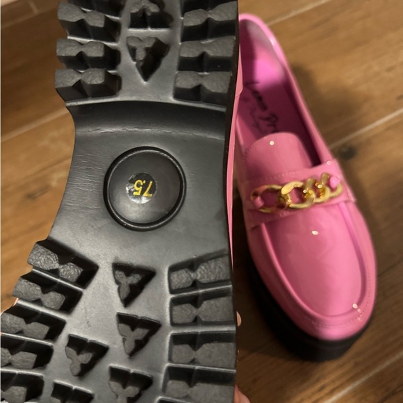 Hot Pink Platform Loafers w/ Gold Chain – Size 7.5 - Picture 4 of 6